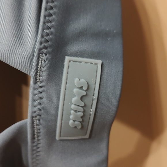 Skims PLUNGE BIKINI TOP Small - Picture 3 of 5